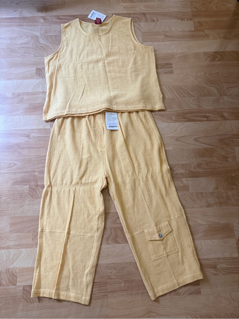 NWT Toofan sleeveless shirt and pant set. 100% cotton. Butter yellow size large